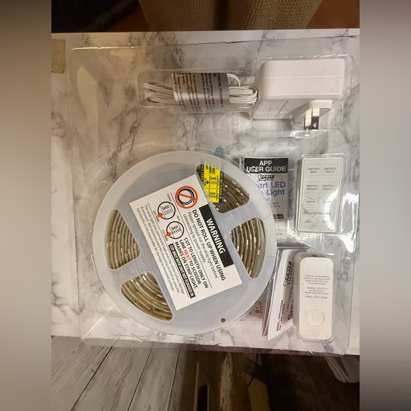 Feit Electric 16ft. LED Indoor/Outdoor Smart Color Chasing Strip Light New - Picture 5 of 5